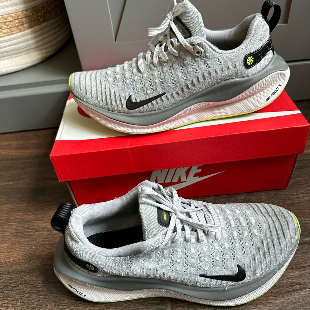 Nike ReactX Infinity Rin 4  Gray and Black Running Shoes - Picture 2 of 4